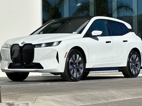 New 2026 BMW iX xDrive60 w/ Premium Package AWD/4WD image 7