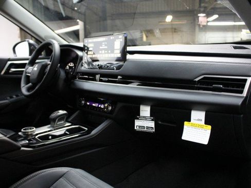 New 2025 Mitsubishi Outlander SE image 17