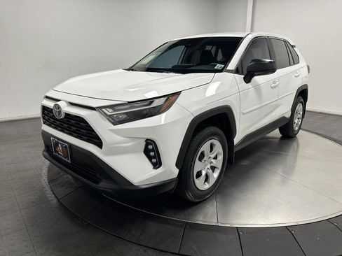 Used 2023 Toyota RAV4 LE AWD/4WD image 6