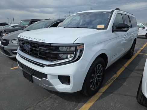 Used 2025 Ford Expedition Max Platinum AWD/4WD image 2