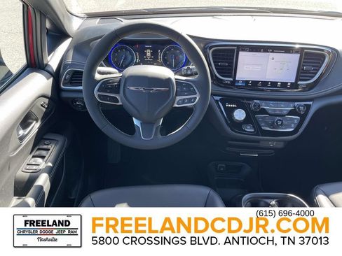 New 2026 Chrysler Pacifica Select image 14