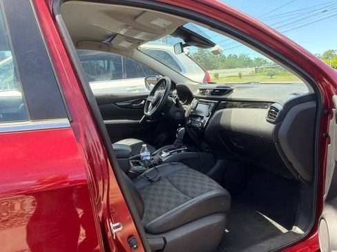Used 2022 Nissan Rogue Sport SV w/ Technology Package AWD/4WD image 2