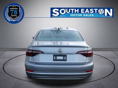 Used 2019 Volkswagen Jetta SE w/ Cold Weather Package image 4