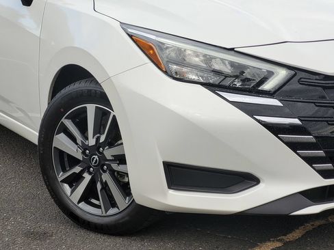 Used 2025 Nissan Versa SV FWD image 4