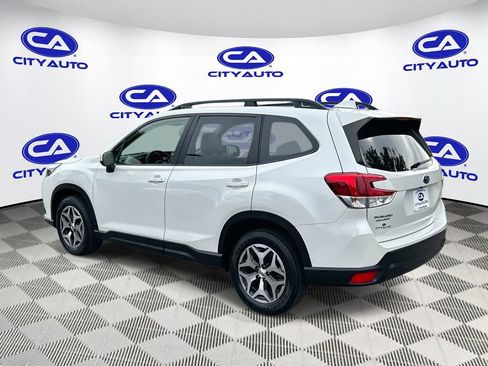 Used 2023 Subaru Forester Premium image 6