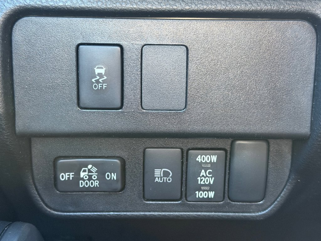 Used 2022 Toyota Tacoma TRD Sport w/ Black Out Package (TMS) AWD/4WD image 31