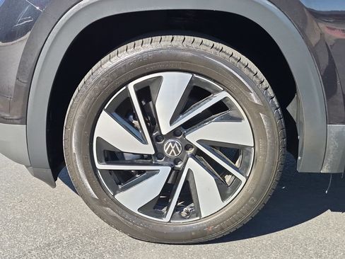 Used 2025 Volkswagen Atlas SEL AWD/4WD image 11
