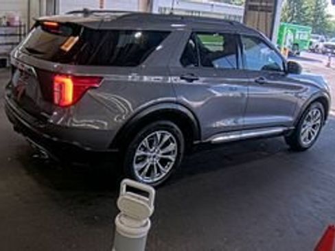 Used 2023 Ford Explorer XLT w/ Equipment Group 202A AWD/4WD image 4