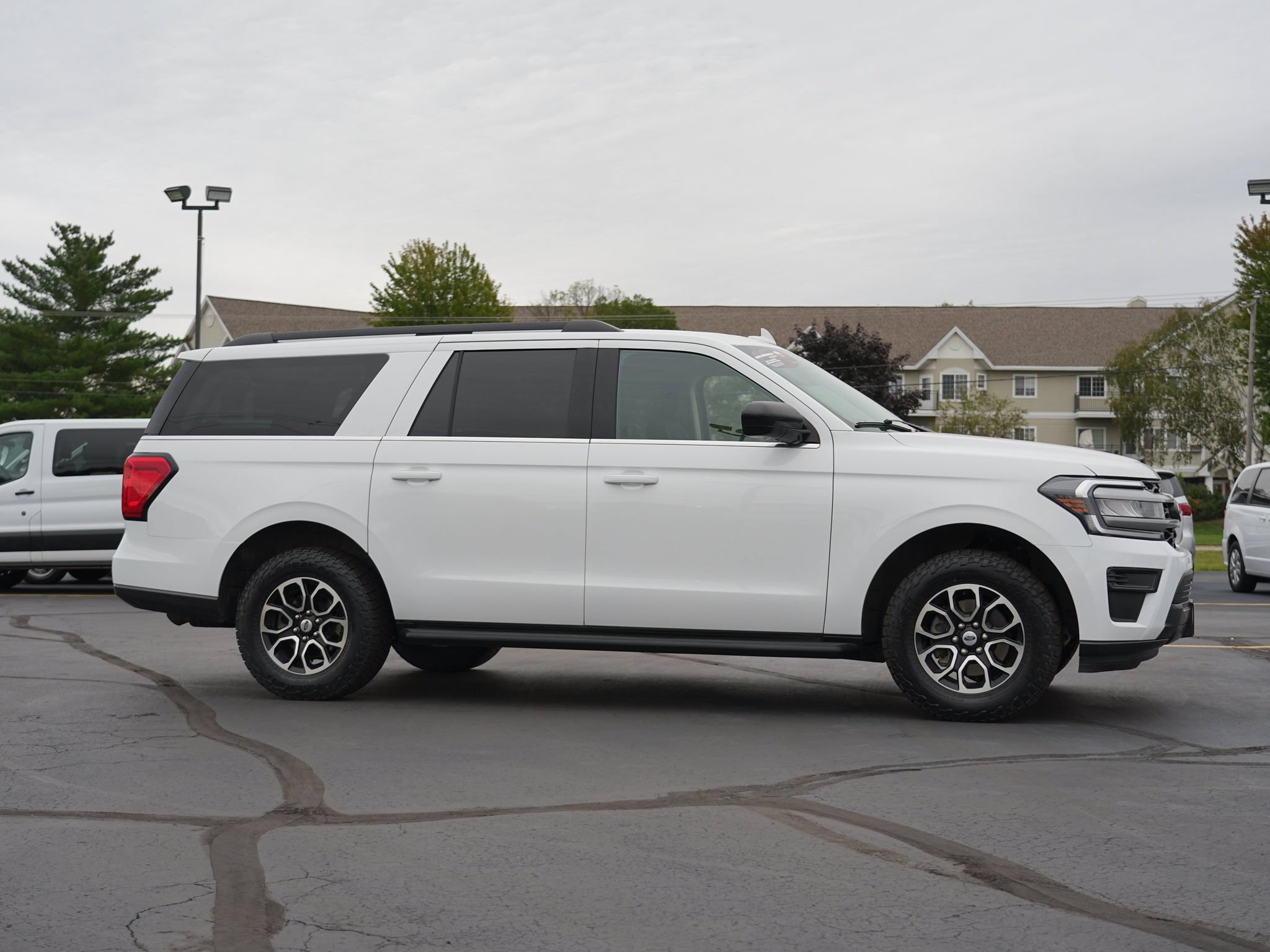 Used 2022 Ford Expedition Max XL AWD/4WD image 2
