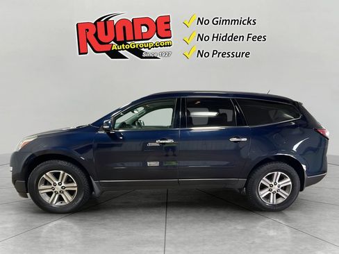 Used 2017 Chevrolet Traverse LT w/ Traveler's Package FWD image 3