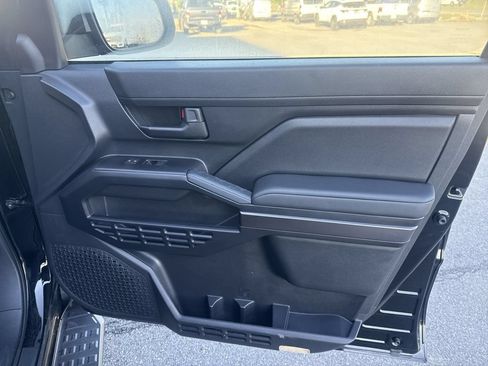 Used 2025 Toyota 4Runner SR5 AWD/4WD image 22
