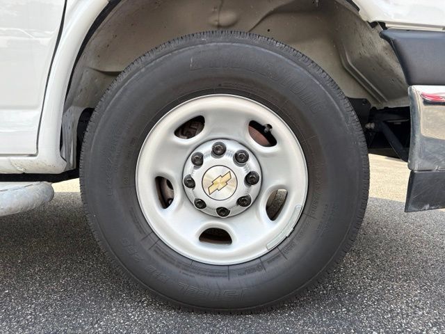 Used 2025 Chevrolet Express 2500 w/ Driver Convenience Package RWD image 20