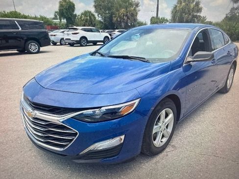 Used 2023 Chevrolet Malibu LS FWD image 2