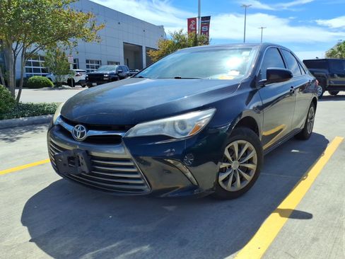 Used 2017 Toyota Camry LE image 1