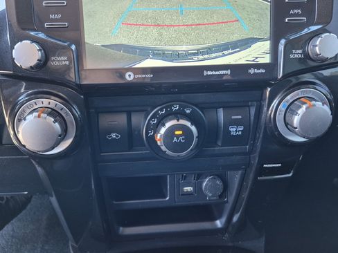 Used 2022 Toyota 4Runner TRD Off-Road Premium w/ Moonroof Package AWD/4WD image 32