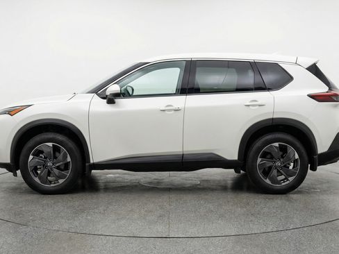 Used 2025 Nissan Rogue SV image 5