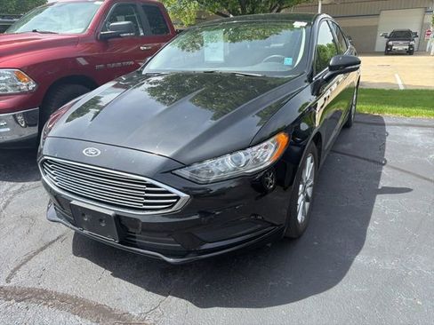 Used 2017 Ford Fusion SE w/ Fusion SE Technology Package FWD image 1