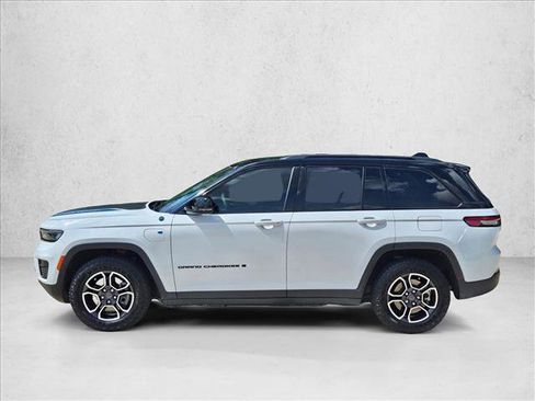 Used 2022 Jeep Grand Cherokee Trailhawk AWD/4WD image 8