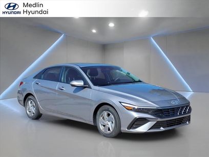 New 2025 Hyundai Elantra SE