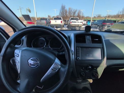Used 2019 Nissan Versa SV image 9