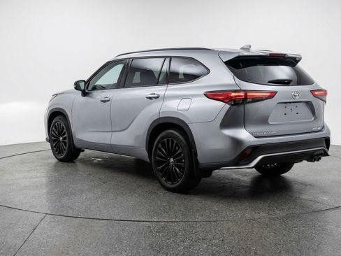 Used 2025 Toyota Highlander XSE image 6