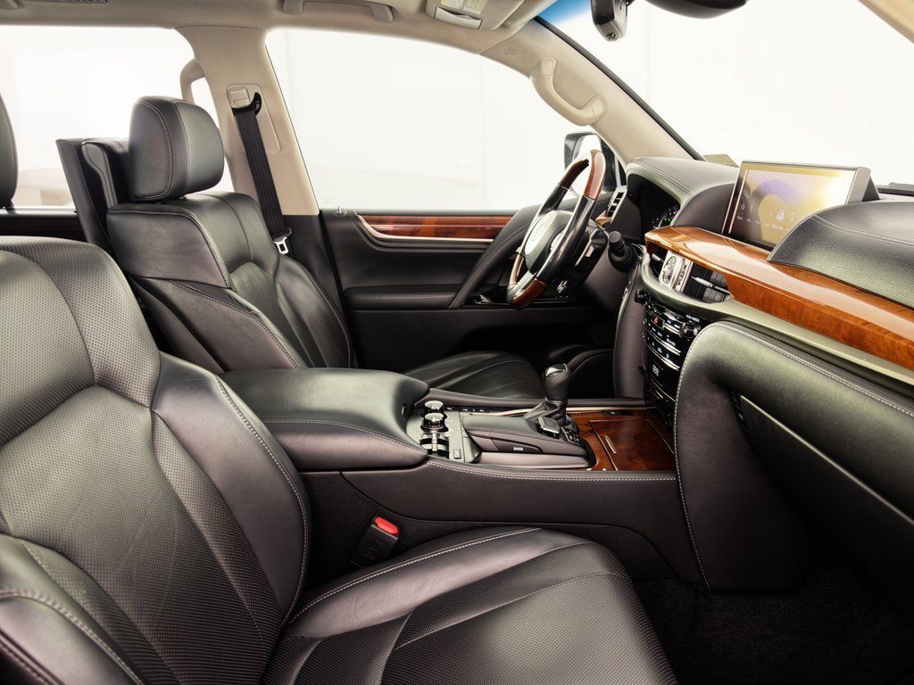 Used 2018 Lexus LX 570 4WD w/ Luxury Package image 30