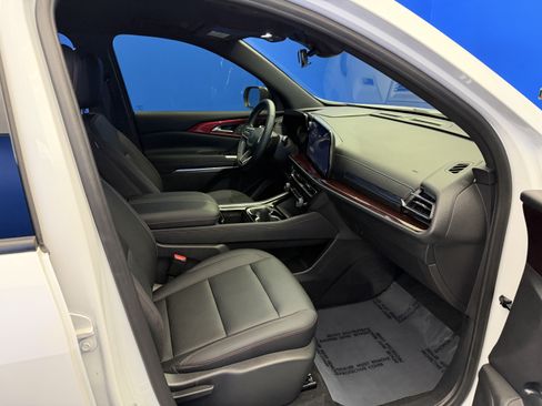 Used 2024 Chevrolet Traverse Z71 AWD/4WD image 25