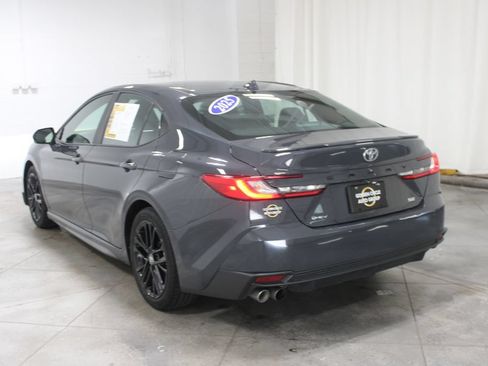 Used 2025 Toyota Camry SE FWD image 7