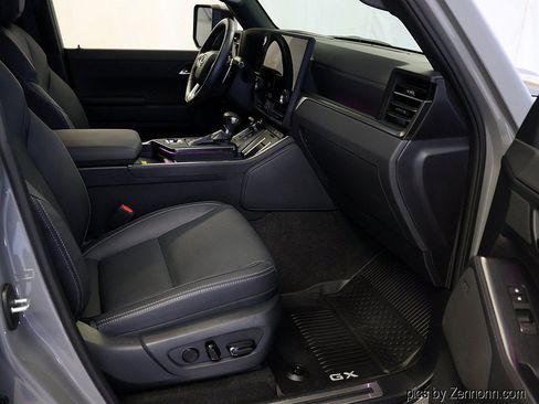 Used 2025 Lexus GX 550 w/ Accessory Package (2T) AWD/4WD image 40