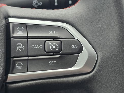 Used 2025 Jeep Compass Trailhawk AWD/4WD image 31