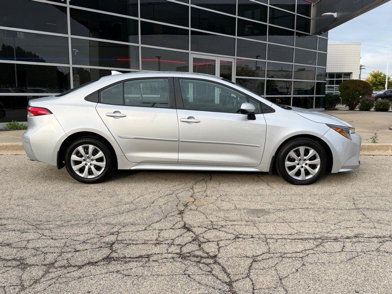 Used 2023 Toyota Corolla LE FWD image 2
