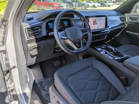 Used 2025 Volkswagen Atlas Cross Sport SE image 14