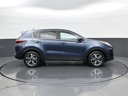 Used 2022 Kia Sportage LX image 4