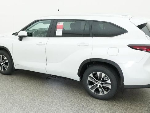 New 2026 Toyota Highlander XLE image 4