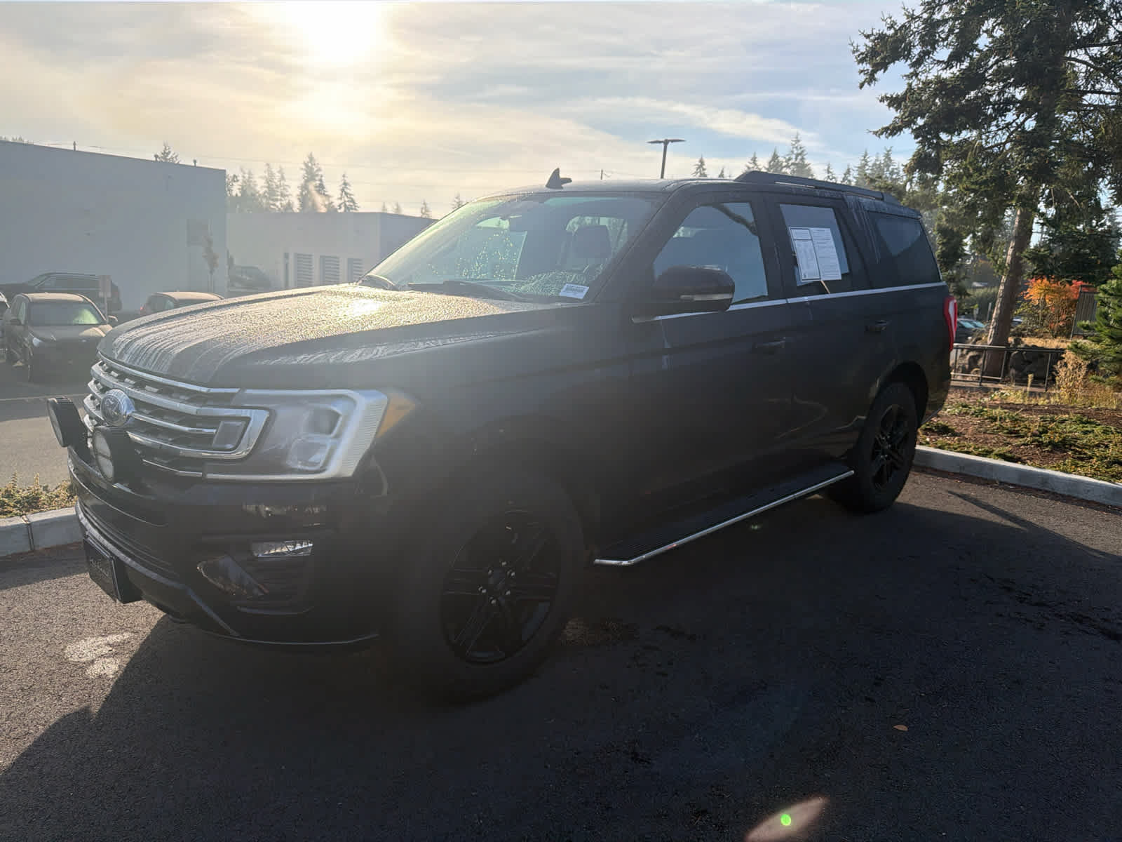Used 2020 Ford Expedition XLT w/ Equipment Group 202A AWD/4WD image 2
