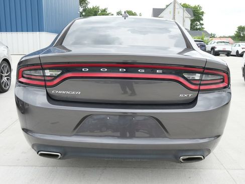 Used 2016 Dodge Charger SXT RWD image 7
