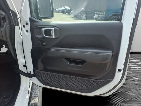 Used 2023 Jeep Wrangler Unlimited Sahara image 11