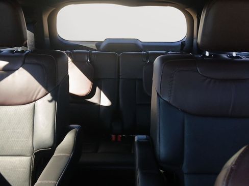 Used 2022 Ford Explorer Platinum w/ Technology Package image 22