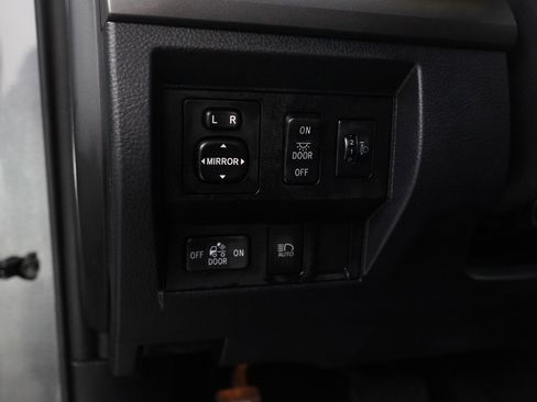 Used 2018 Toyota Tundra SR5 image 25