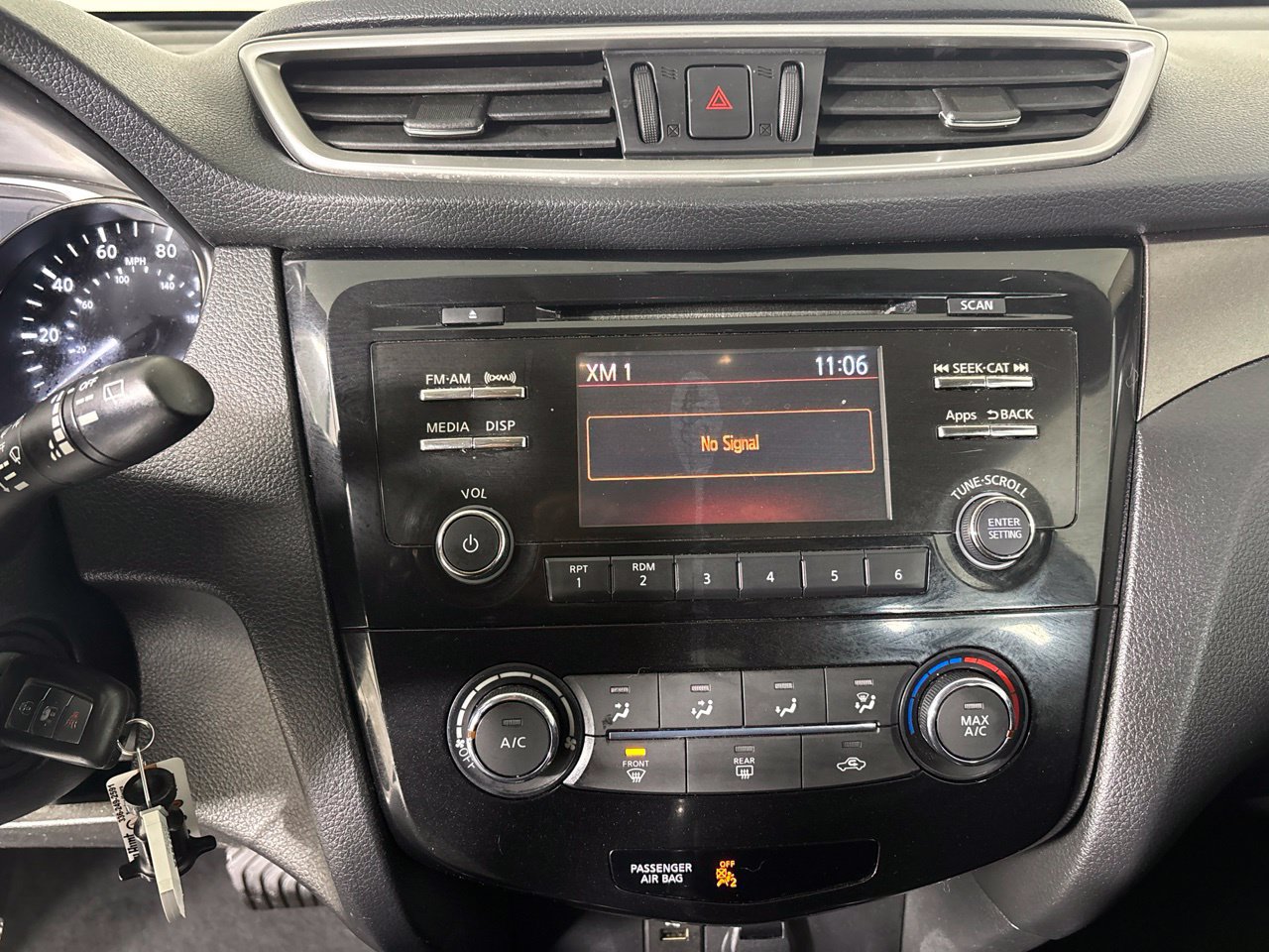 Used 2015 Nissan Rogue S FWD image 11