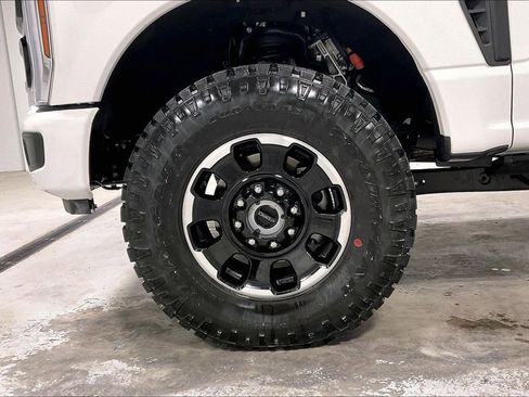 Used 2026 Ford F250 Platinum w/ Tremor Off-Road Package AWD/4WD image 10