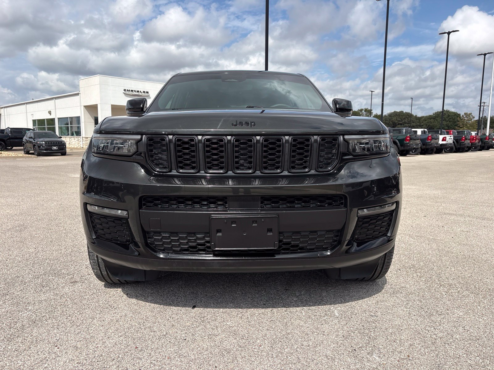 Used 2024 Jeep Grand Cherokee L Limited w/ Black Appearance Package RWD image 9