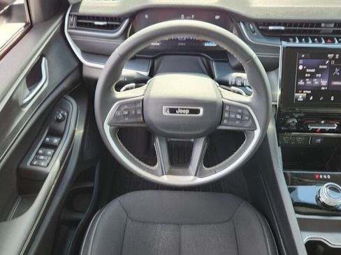 Certified 2024 Jeep Grand Cherokee L Laredo image 12