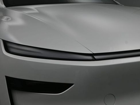 Used 2026 Tesla Model Y 2WD image 4