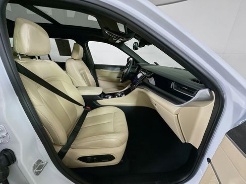 Used 2022 Jeep Grand Cherokee Limited 4xe image 34