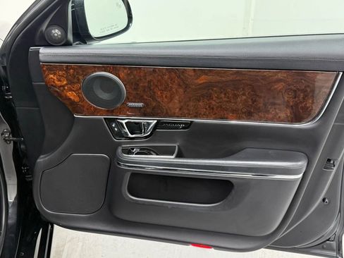 Used 2017 Jaguar XJ R-Sport image 46