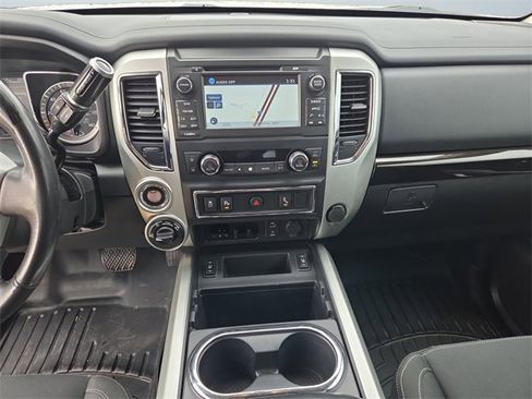 Used 2018 Nissan Titan SV w/ SV Convenience Package image 10
