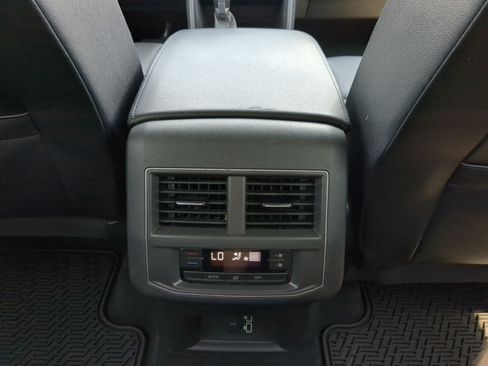 Used 2018 Volkswagen Atlas SE AWD/4WD image 26