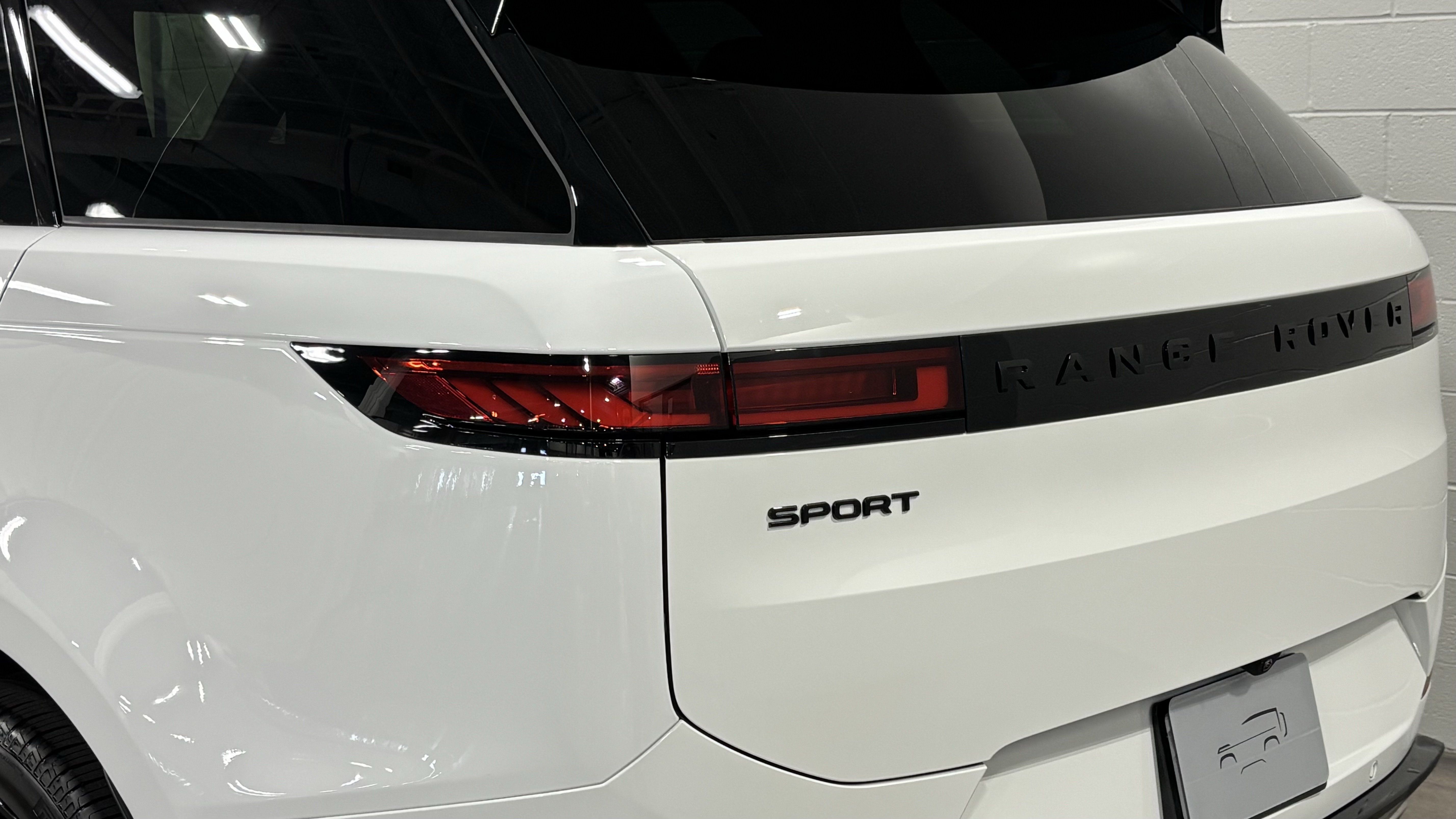 New 2026 Land Rover Range Rover Sport Dynamic SE AWD/4WD image 17