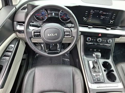 Used 2024 Kia Carnival LX FWD image 12